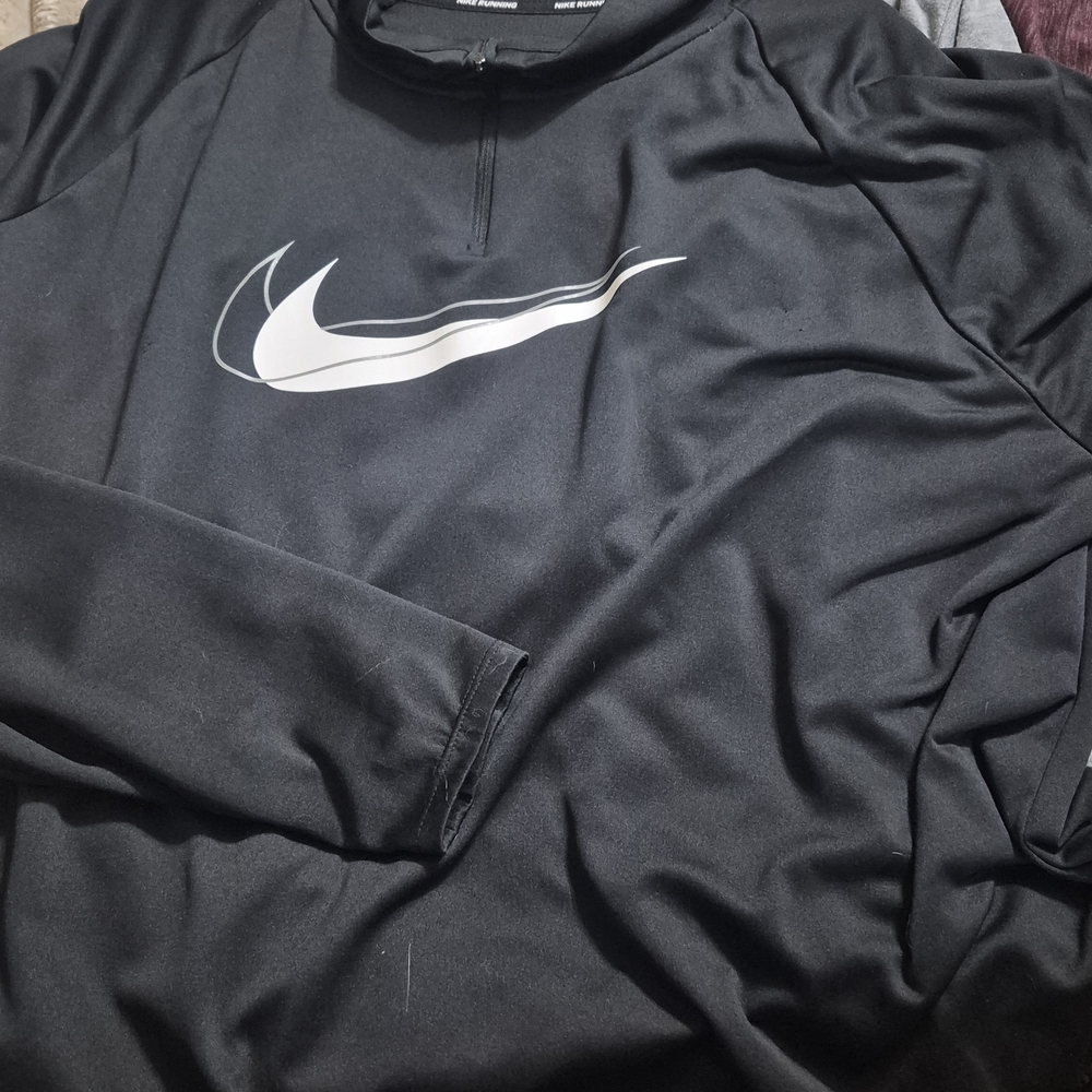 Nike Black and White Sweatshirt